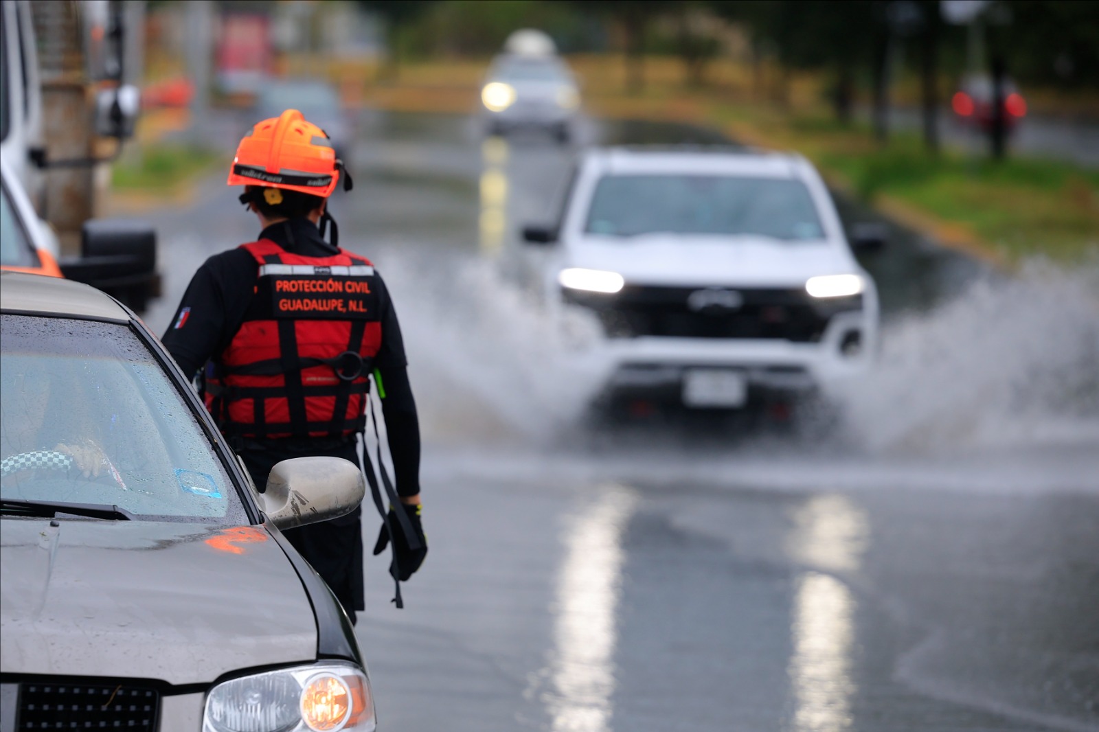 Rescata PC de Guadalupe a dos hombres del río Santa Catarina
